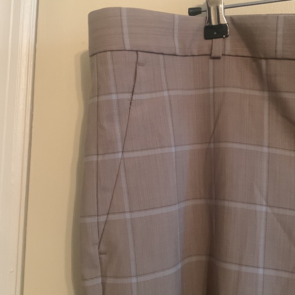 Banana Republic Logan Style Lightweight Trouser Pant - Picture 3 of 9